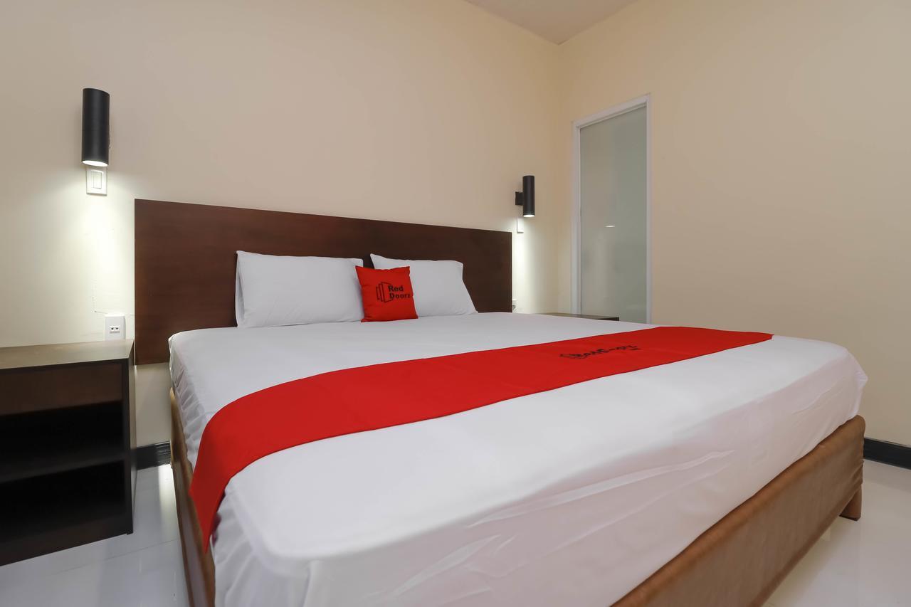 Reddoorz Plus Near Halim Perdanakusuma 2 Jakarta Exterior photo